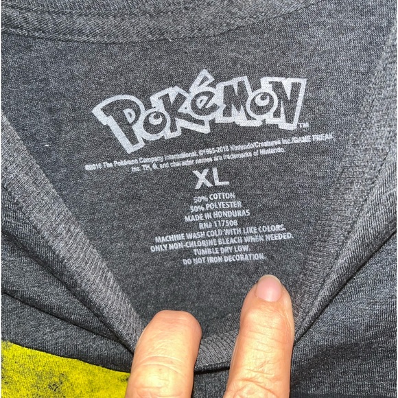 POKÉMON Pikachu Men’s T-shirt. Sz XL. - Picture 4 of 4